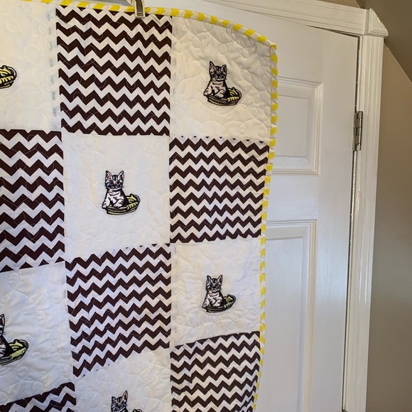 Handmade quilt - Picture 7 of 12